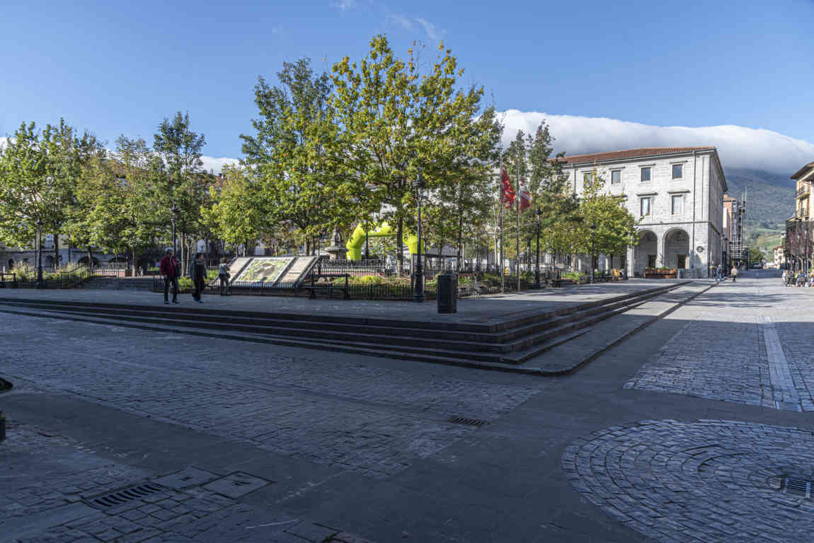 Vizcaya - Orduña 01 - plaza Porticada de Los Fueros.jpg